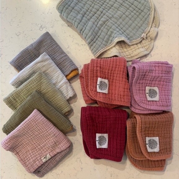 aden + anais Other - Set of 6 burp clothes, 5 bibs, 2 swaddling blankets